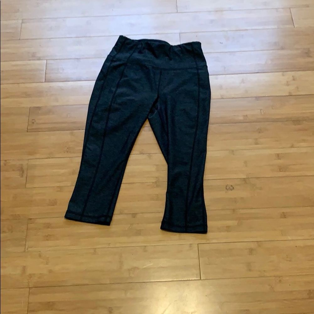 Black capris